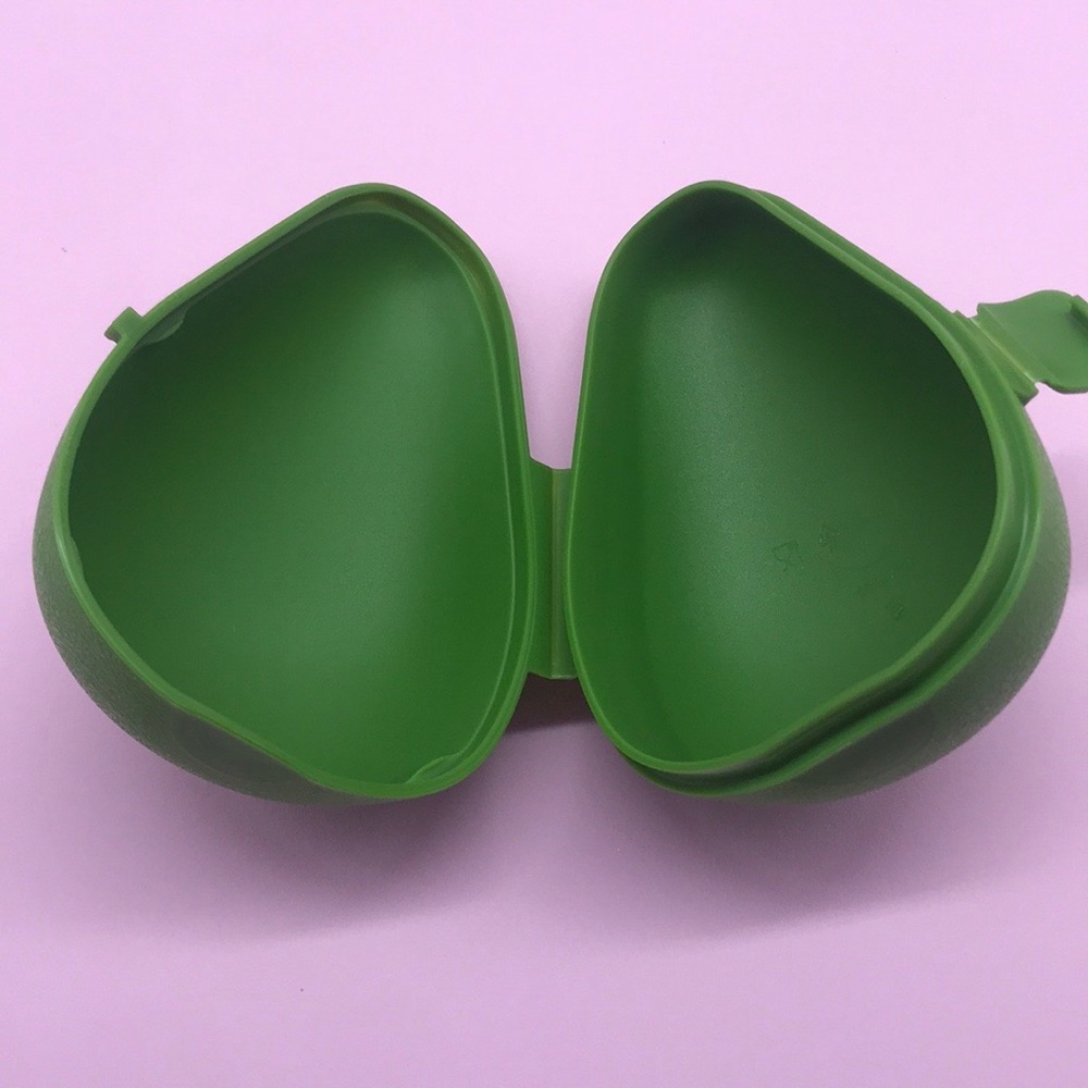 Tupperware Avocado Keeper - Picture 16 of 16